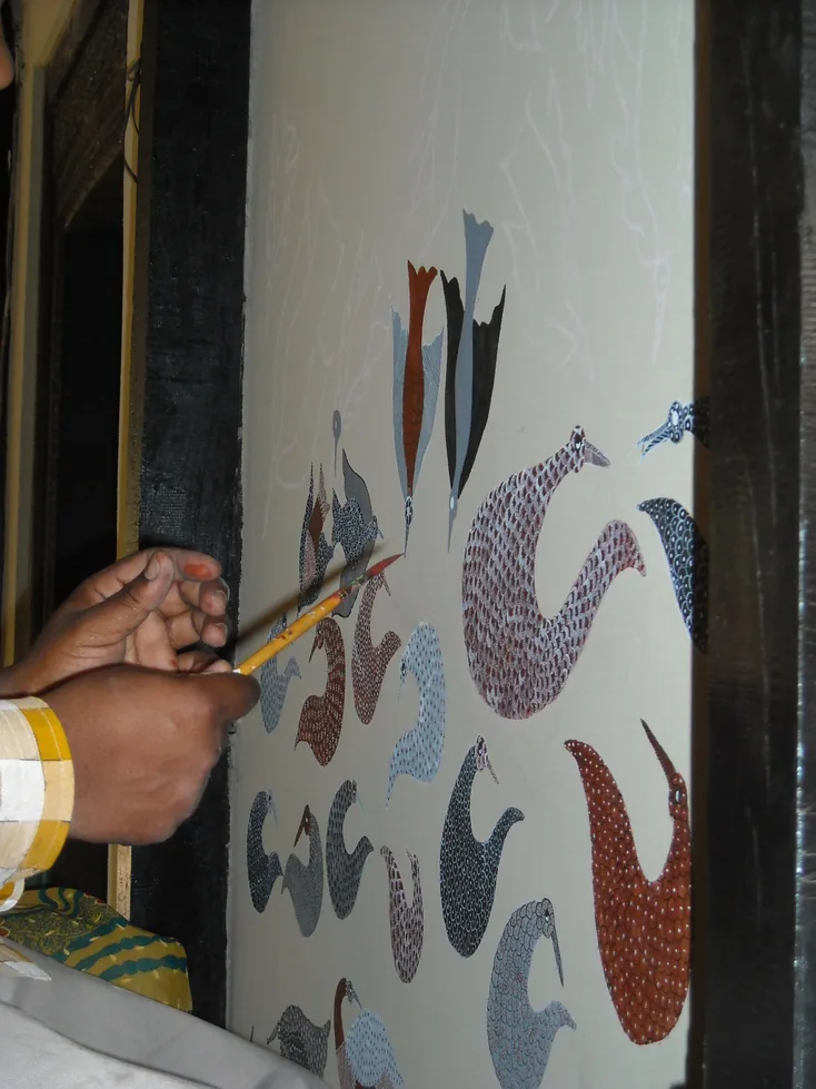 Artist creating Gond painting — National Crafts Museum, New Delhi